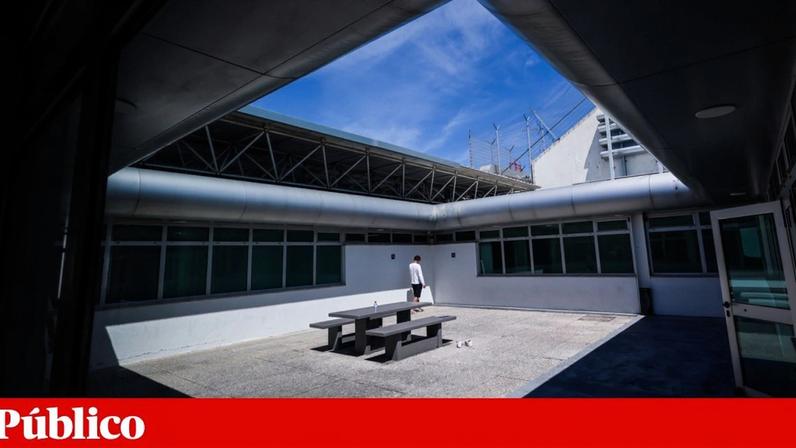 Neste Espaço Equiparado a Centro de Instalação Temporária (EECIT) do aeroporto de Lisboa e noutros ficam detidas as pessoas com recusa de entrada em Portugal