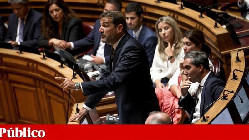 Hugo Soares, líder parlamentar do PSD, tentou responder a críticas do Chega e da restante oposição
