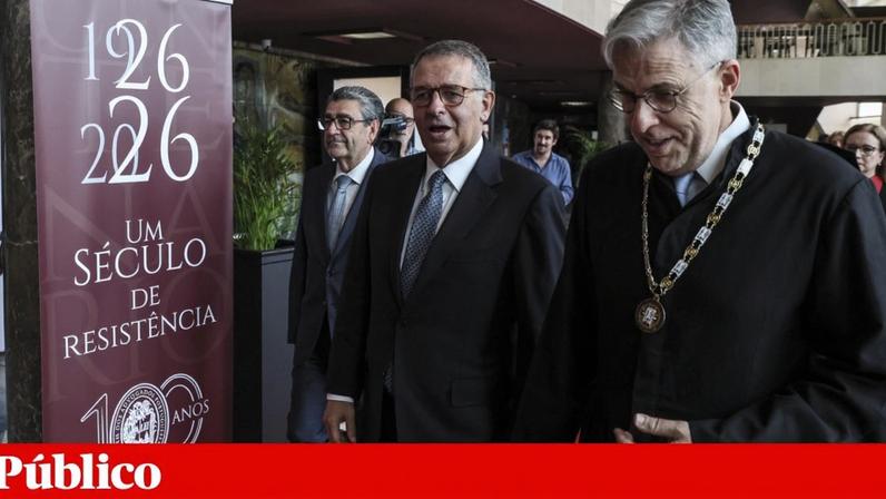 O Presidente da República, António José Seguro, acompanhado pelo bastonário da Ordem dos Advogados, João Massano