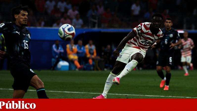 Balogun no momento do terceiro golo dos EUA