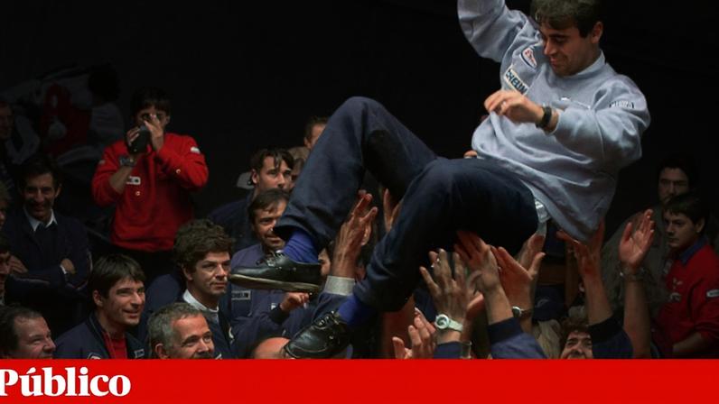 O português Carlos Barros é celebrado, em 1992, depois de ver o 905 pelo qual era responsável sagrar-se campeão