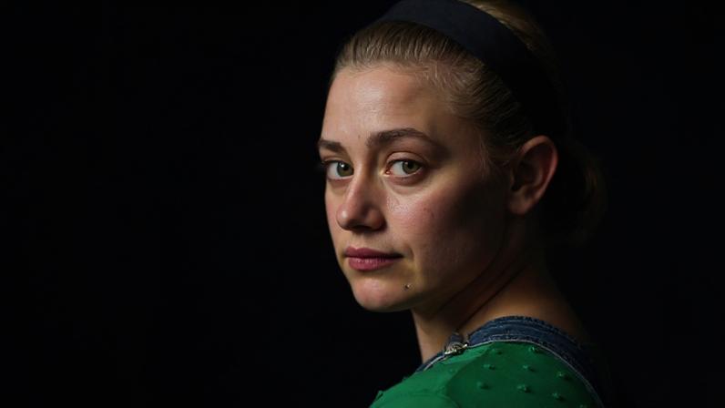 Lili Reinhart é Harper em *Hal & Harper*