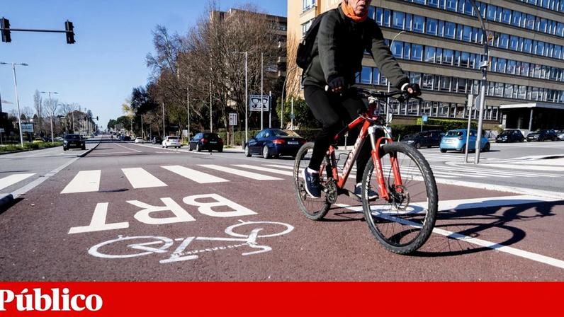 Obras da linha BRT (Bus Rapid Transit), conhecida como MetroBus, na Avenida da Boavista