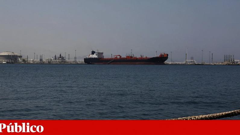 Circulação de navios no estreito de Ormuz demorará a normalizar