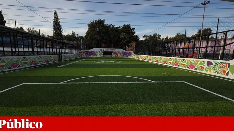 Nos bairros mexicanos, os campos são novos; o resto espera