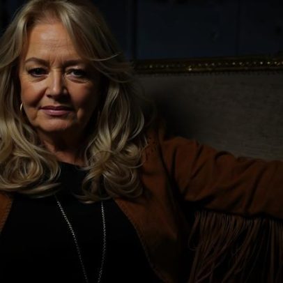 Bonnie Tyler sai do coma, continua em cuidados intensivos em Faro