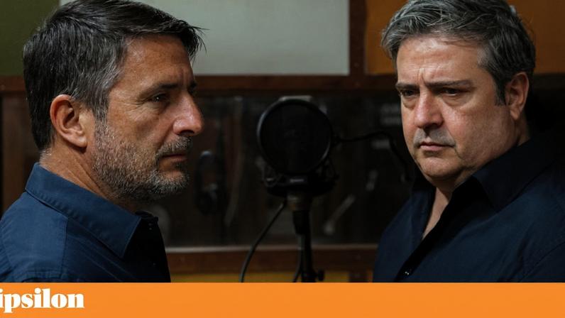 Pedro e Hélder Moutinho em palco juntos numa tertúlia ao vivo