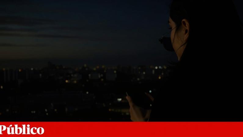 O *smartphone* é o dispositivo mais usado pelos portugueses para acederem às notícias, muitas vezes através de *chatbots* da IA