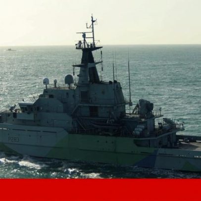Fragata russa dispara tiros de aviso contra iate no Canal da Mancha