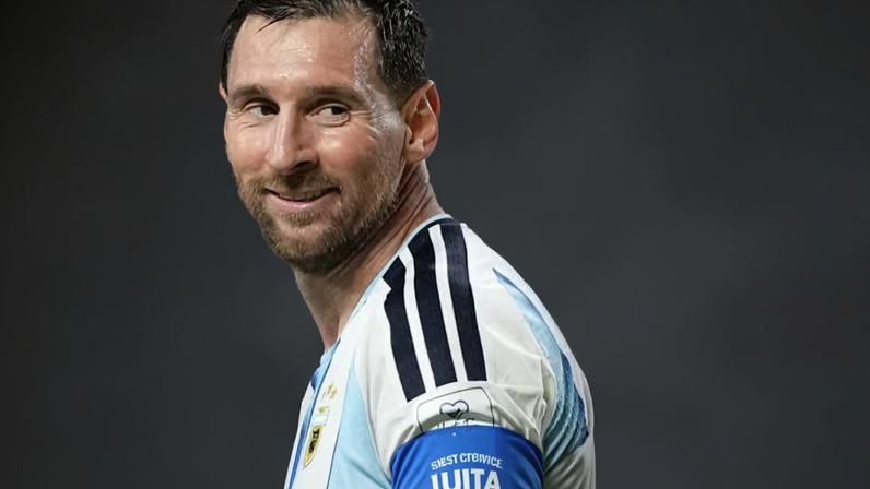 Messi marcou três golos no primeiro jogo da Argentina no Mundial