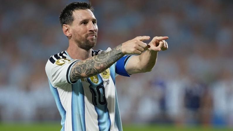 Messi volta a fazer história em fases finais de Mundiais após dias difíceis