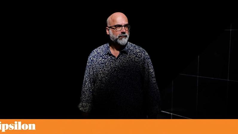 “A tragédia tem de ser debatida e evidenciada, mas precisamos de rir dela”, diz Valter Hugo Mãe nesta entrevista