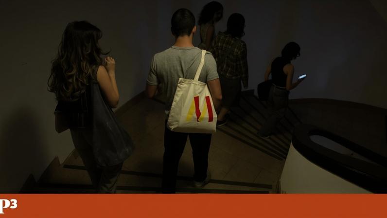 Estudo indica que mulheres ganham menos que homens após a universidade