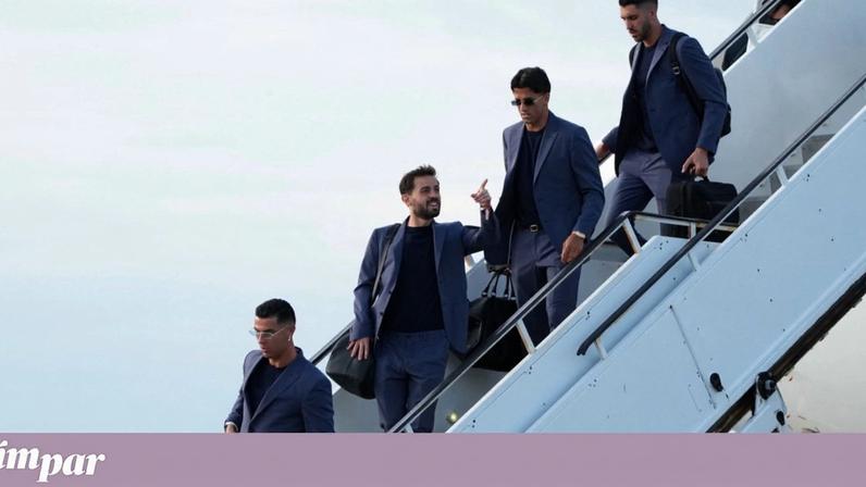 A selecção portuguesa a usar os fatos da Sacoor na chegada a Miami