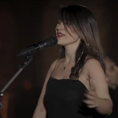 Cantora iraniana condenada a 74 chicotadas por cantar sem hijab