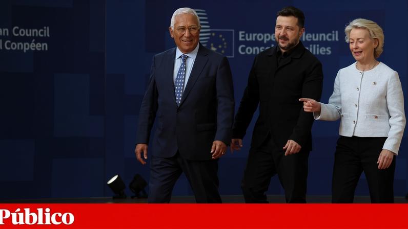 O Presidente da Ucrânia, Volodymyr Zelensky, acompanhado por António Costa e Ursula von der Leyen à chegada ao Conselho Europeu