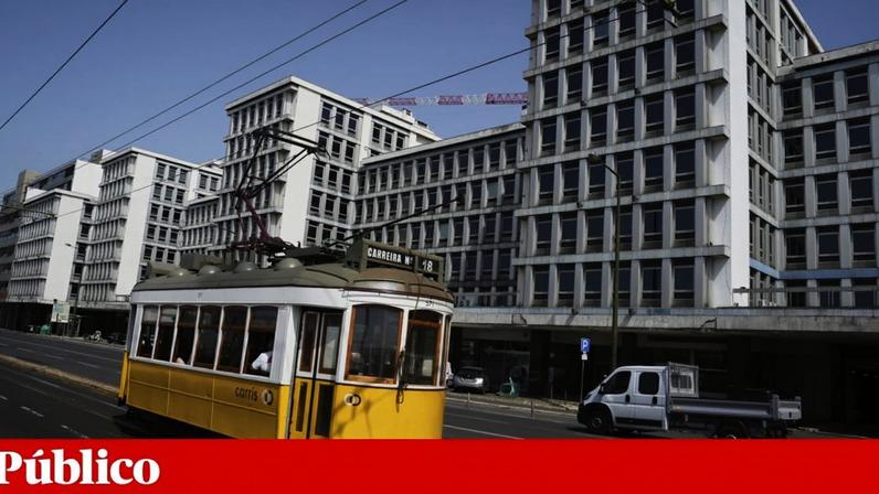 A antiga sede do Ministério da Educação, que ocupa quatro mil metros quadrados na Avenida 24 de Julho, em Lisboa, é um dos edifícios que o Governo planeia vender