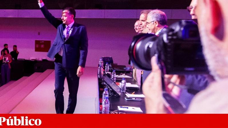 Luís Montenegro no Velódromo de Sangalhos, em Anadia, distrito de Aveiro, onde decorre o congresso do PSD
