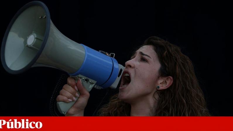 Protestos em Tirana, este sábado, contra a elite política albanesa e um resort de luxo numa área ambientalmente sensível