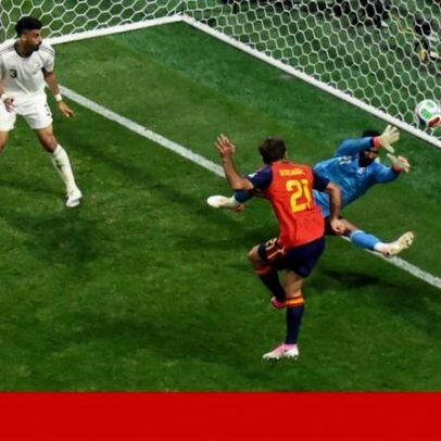 Espanha goleia Arábia Saudita após acusação de toque