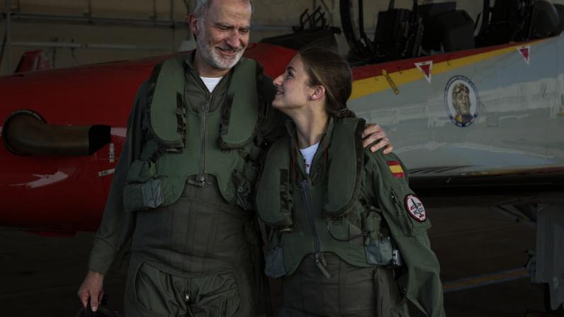 Felipe VI e Leonor partilham treino aéreo inédito entre afeto e dever militar