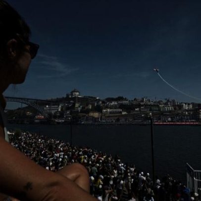 Há quem caminhe quilómetros para ver aviões a voar no Douro