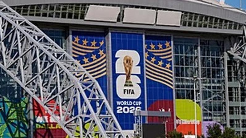 Cartaz do Mundial de 2026 no AT&T Stadium, em Arlington, Texas