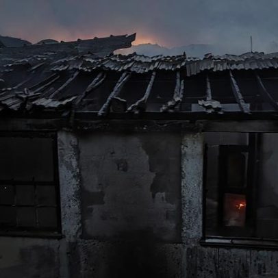 Incêndio em casa devoluta mobiliza 20 bombeiros em Mondim de Basto
