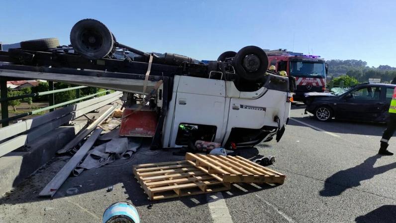 Dez feridos ligeiros em choque entre carrinha e três carros em Braga