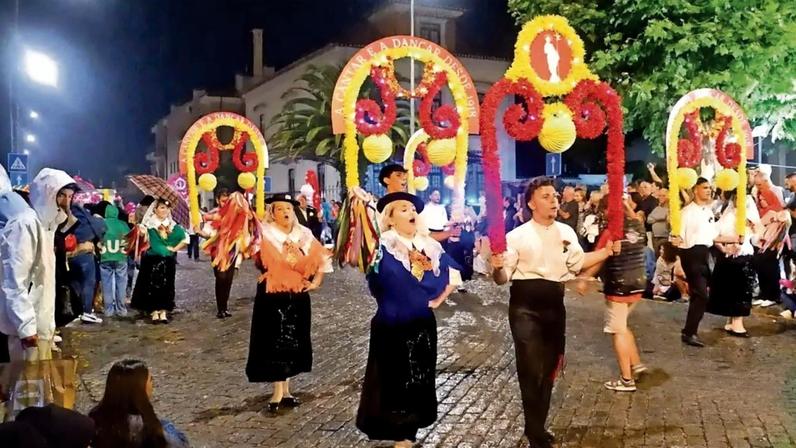 Marchas dão cor à festa