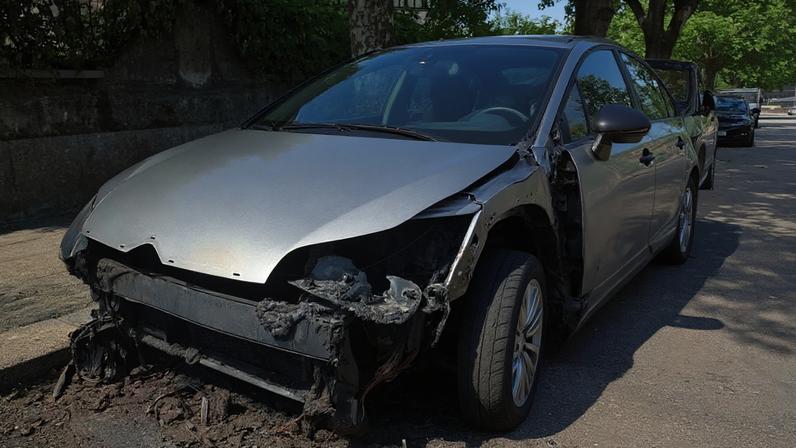 Carro incendiado durante a noite de São João em Braga