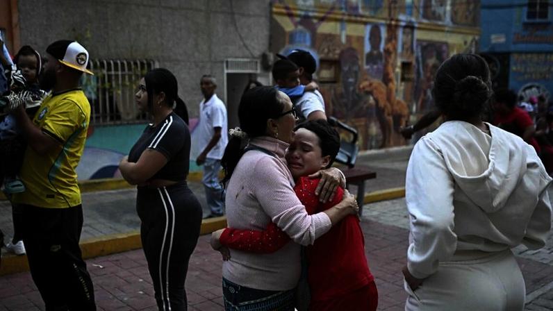 Destroços de casas e carros refletem a aflição de venezuelanos