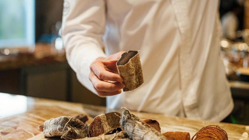 Chef Octávio Freitas cria charcutaria com sabor a mar no Desarma, Funchal