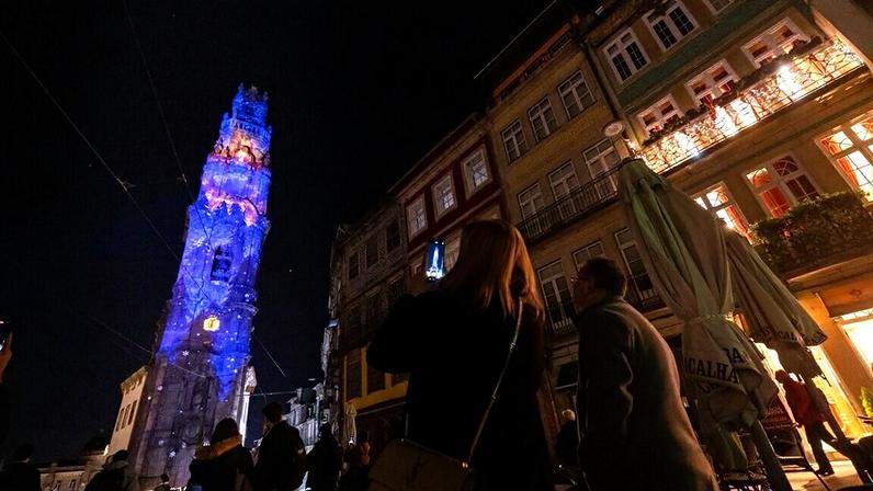 Torre dos Clérigos reabre após o pôr do sol com subida de 250 degraus