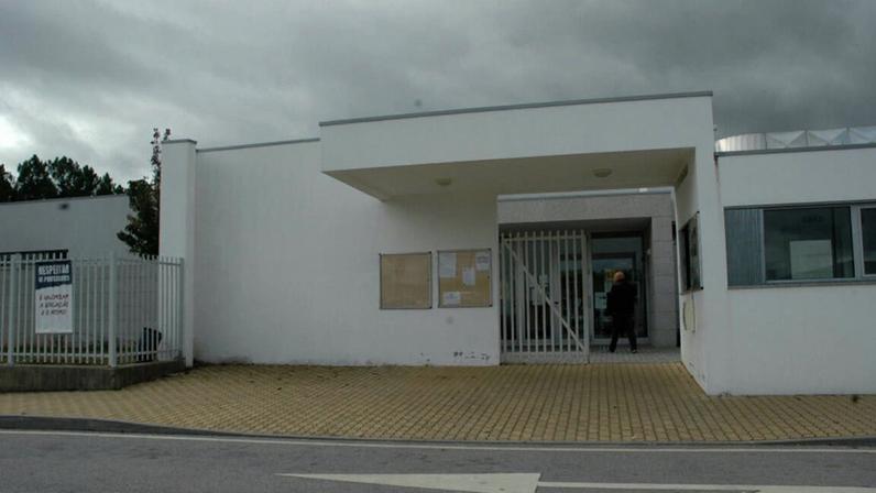 Escola de Vila Real fecha portão com cadeado em protesto contra o calor