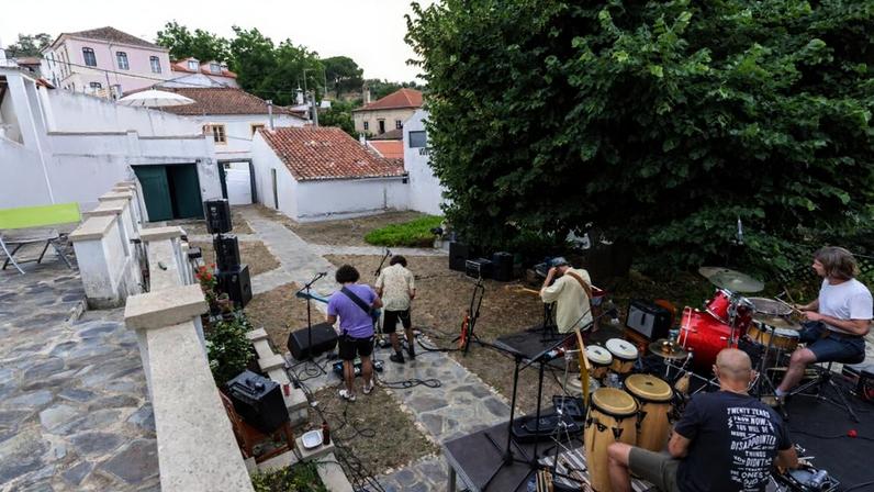 Cinco opções para celebrar o dia com cinema, música, leitura e gastronomia