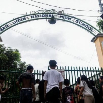 Arma da polícia usada em tiroteio com dois adolescentes numa escola nas Filipinas
