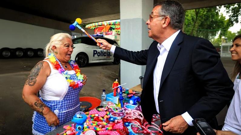 Fontainhas voltam a encher na preparação para a noite mais longa do ano.