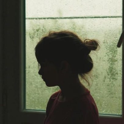 Menina de 12 anos vítima de abuso sexual por colegas de turma em Espanha