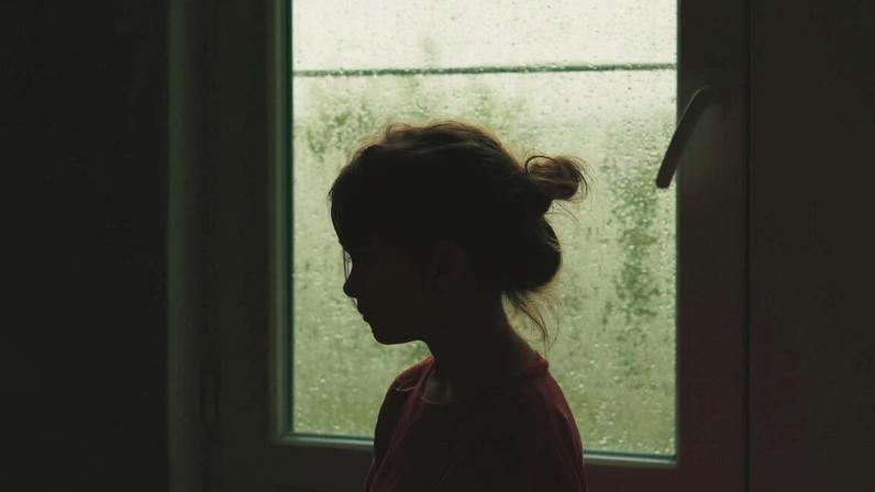 Menina de 12 anos vítima de abuso sexual por colegas de turma em Espanha