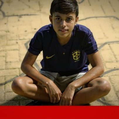 Praça em Paraty usa canarinho e golfinho para celebrar o hexa do Brasil
