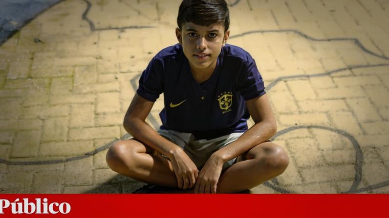 Praça em Paraty usa canarinho e golfinho para celebrar o hexa do Brasil