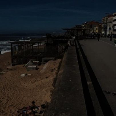 Arranca esta terça-feira a demolição do esqueleto na praia do Ourigo