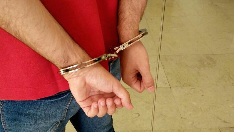 O detido tinha antecedentes criminais relacionados com tráfico de estupefacientes e ofensas à integridade física