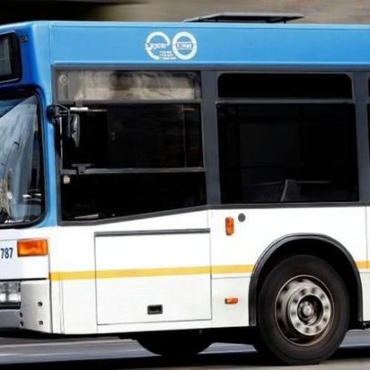 Frota de 21 autocarros doados pela Câmara do Porto à Guiné-Bissau está parada