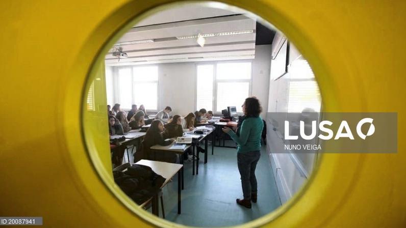 Fenprof considera inaceitável desresponsabilização do Governo pelo caos nos exames