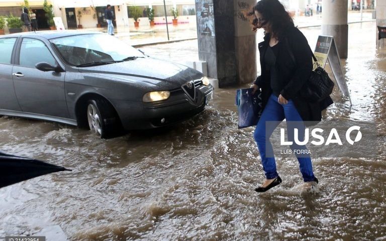 Quatro distritos sob aviso amarelo por previsão de trovoadas