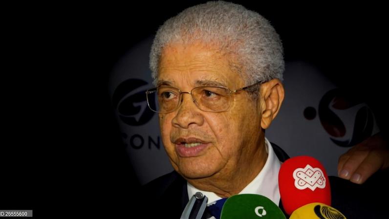 Industriais angolanos defendem agravar importação de viaturas a gasolina para travar subsídios