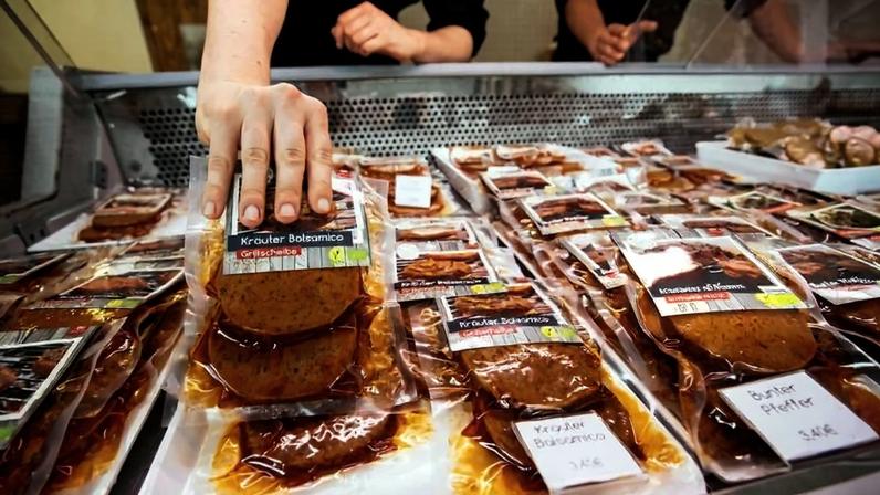 Alternativas vegetarianas a produtos de origem animal têm o dobro de aditivos