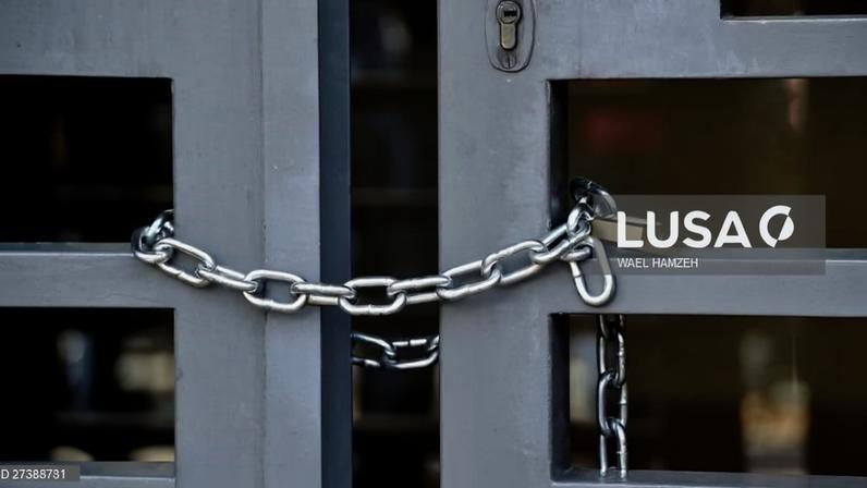 Mais de 100 escolas encerradas ou condicionadas devido à greve de professores